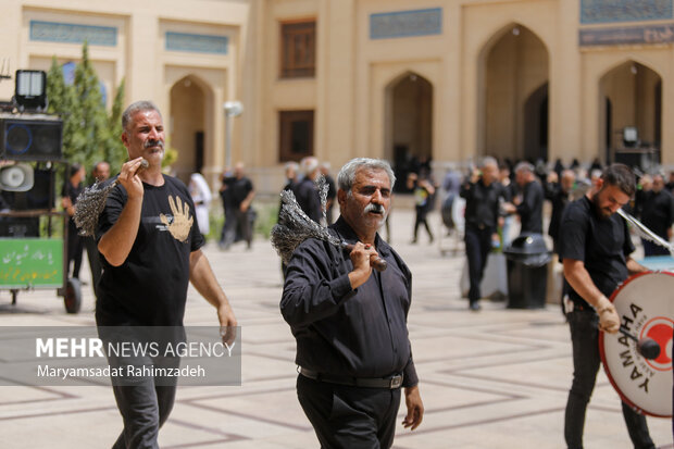 عزاداری ظهر عاشورا در حرم شاهچراغ