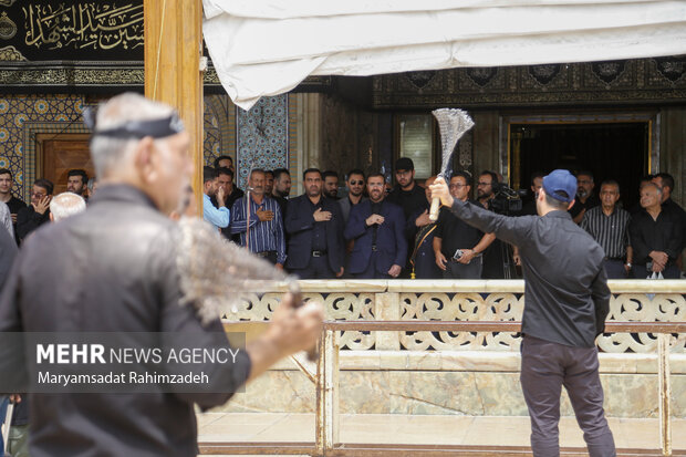 عزاداری ظهر عاشورا در حرم شاهچراغ