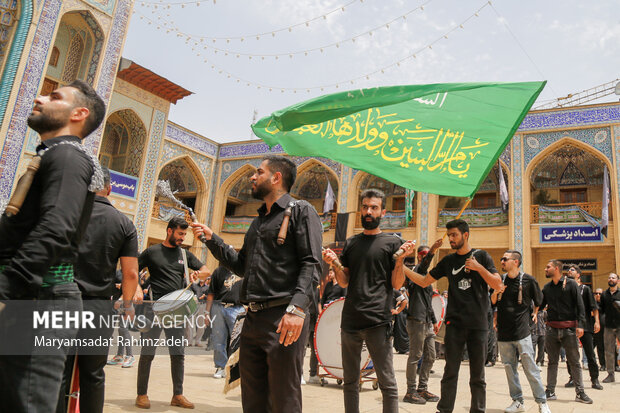 عزاداری ظهر عاشورا در حرم شاهچراغ
