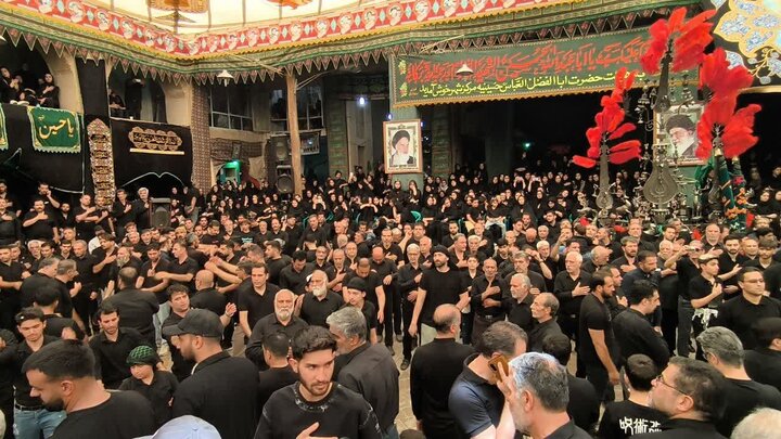 نخلگردانی عاشورا؛ نمادی از تابوت سیدالشهدا و ذکر حیدر حیدر در نطنز