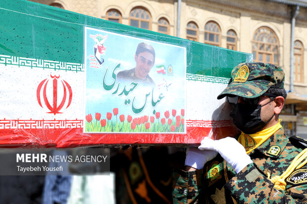 تشییع عاشورایی شهید «عباس حیدری» در همدان