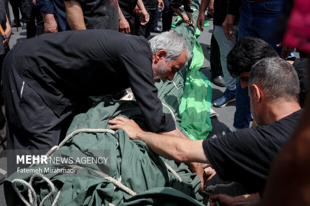 عزاداری عاشورا در چهارراه گلوبندک تهران