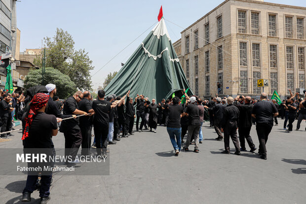 عزاداری عاشورا در چهارراه گلوبندک تهران