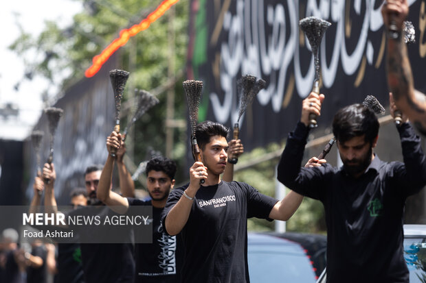 عزاداری ظهر عاشورا در خیابان شهید نامجو