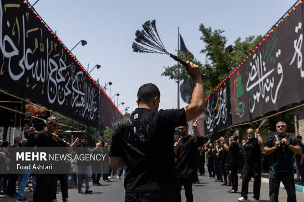 عزاداری ظهر عاشورا در خیابان شهید نامجو