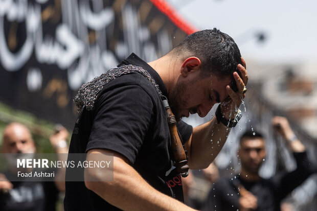 عزاداری ظهر عاشورا در خیابان شهید نامجو
