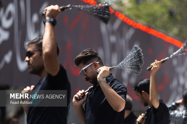 عزاداری ظهر عاشورا در خیابان شهید نامجو