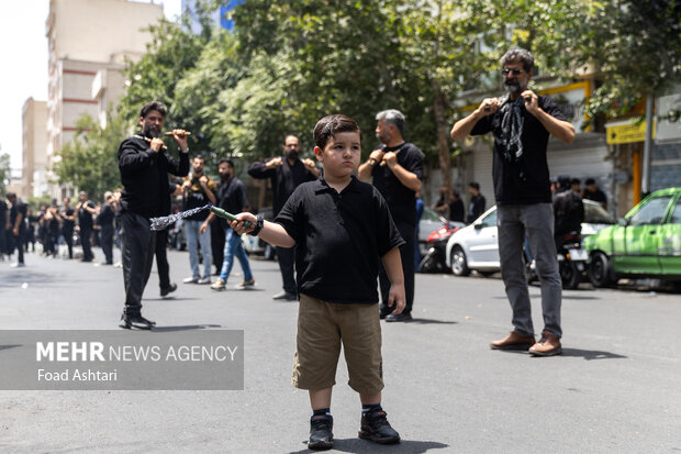 عزاداری ظهر عاشورا در خیابان شهید نامجو