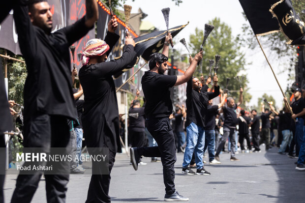 عزاداری ظهر عاشورا در خیابان شهید نامجو
