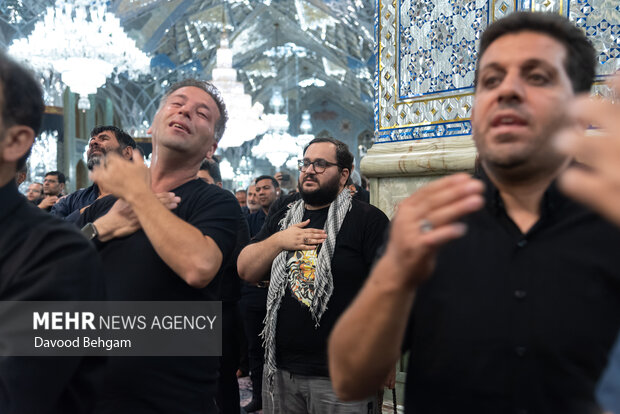 مقتل‌خوانی روز عاشورا در حرم مطهر امام رضا(ع)