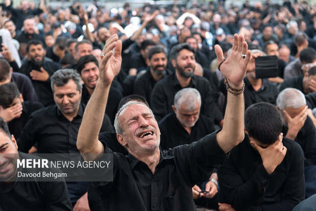 مقتل‌خوانی روز عاشورا در حرم مطهر امام رضا(ع)