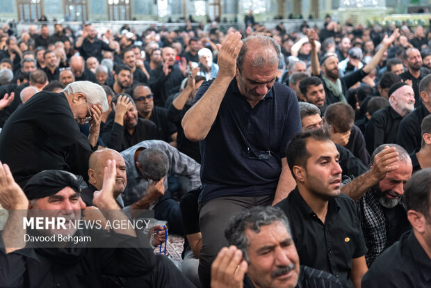 مقتل‌خوانی روز عاشورا در حرم مطهر امام رضا(ع)