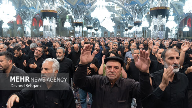 مقتل‌خوانی روز عاشورا در حرم مطهر امام رضا(ع)
