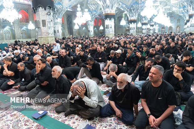 مقتل‌خوانی روز عاشورا در حرم مطهر امام رضا(ع)