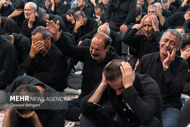 مقتل‌خوانی روز عاشورا در حرم مطهر امام رضا(ع)