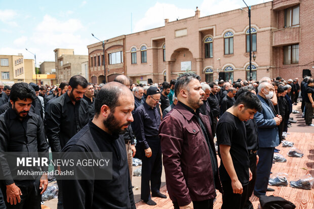 اقامه نماز ظهر عاشورا در اردبیل