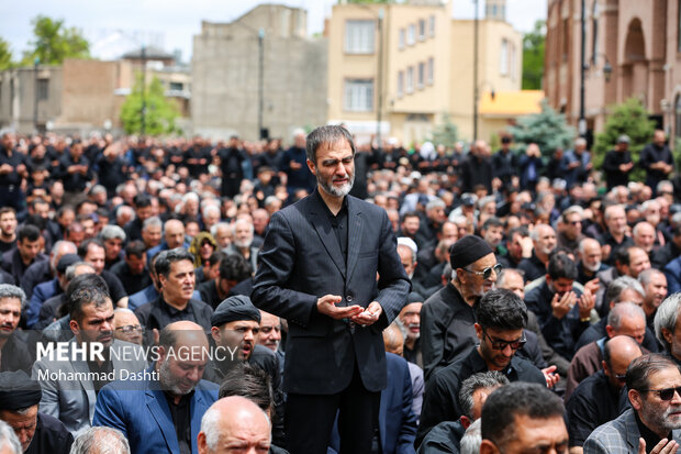اقامه نماز ظهر عاشورا در اردبیل