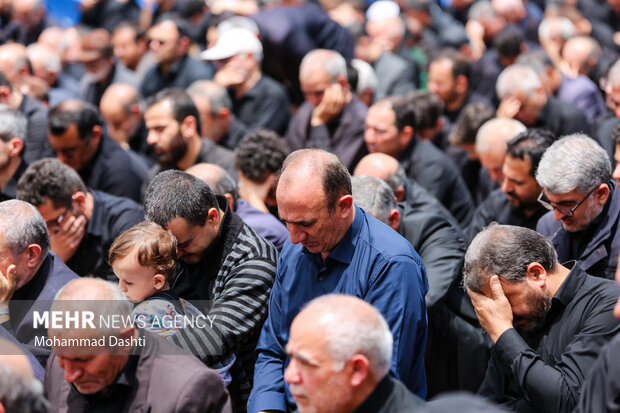 اقامه نماز ظهر عاشورا در اردبیل