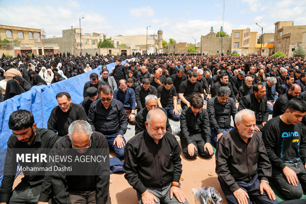 اقامه نماز ظهر عاشورا در اردبیل