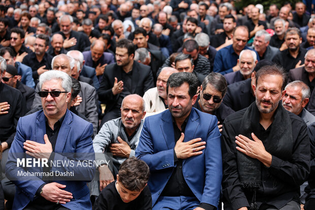 اقامه نماز ظهر عاشورا در اردبیل