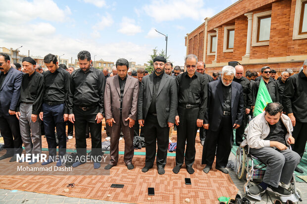 اقامه نماز ظهر عاشورا در اردبیل