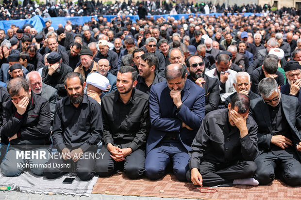 اقامه نماز ظهر عاشورا در اردبیل