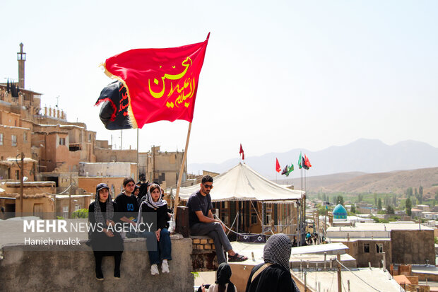 «نخل گردانی» عاشورای حسینی در مجن «نخل گردانی» عاشورای حسینی در مجن