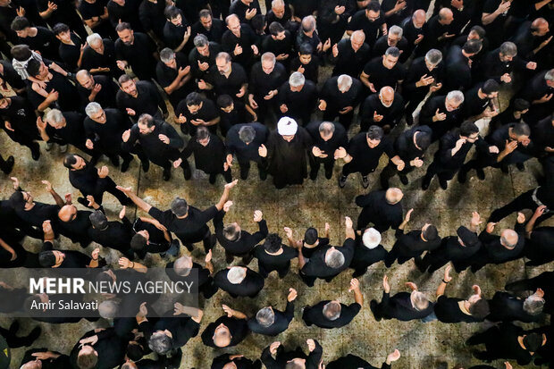 اجتماع بزرگ یوم الحسین مردم اصفهان در میدان امام حسین