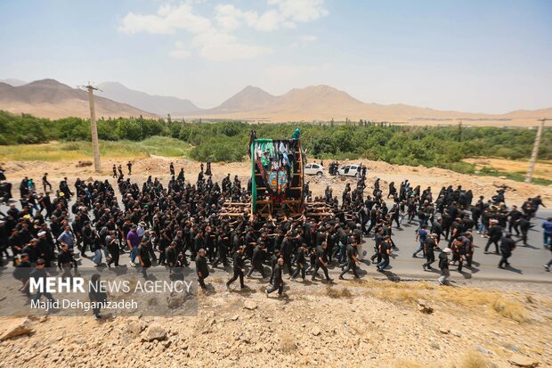 آیین عزاداری و نخل برداری روز عاشورا در روستای علی آباد تفت