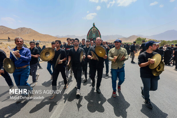 آیین عزاداری و نخل برداری روز عاشورا در روستای علی آباد تفت
