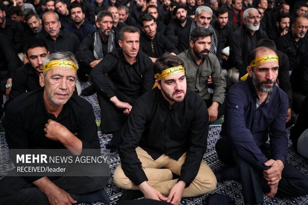 مراسم عزاداری شام غریبان حسینی در حسینیه امام خمینی(ره)