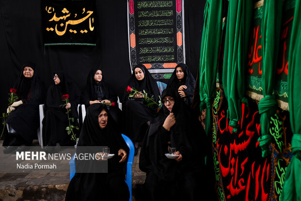نخل‌گردانی روز عاشورا در تکیه چالِ دولاب
