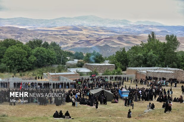 آیین عزاداری روز عاشورا در روستای «بهل»
