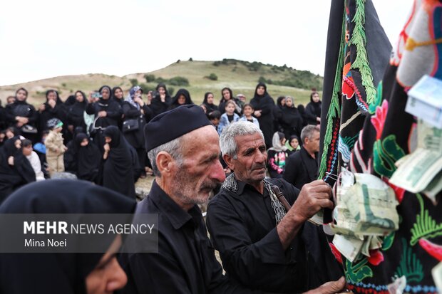 آیین عزاداری روز عاشورا در روستای «بهل»