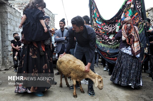 آیین عزاداری روز عاشورا در روستای «بهل»