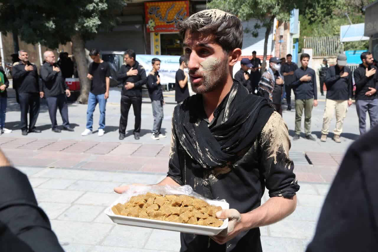 شور حسینی در سنندج؛ آئینهای عاشورایی با حضور پرشور جوانان