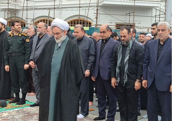 مردم دیار میرزا کوچک جنگلی نماز ظهر عاشورا را اقامه کردند مردم دیار میرزا کوچک جنگلی نماز ظهر عاشورا را اقامه کردند