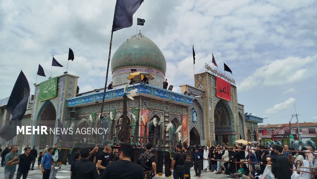 مراسم عَلَم گردانی در حرم مطهر سلطان سید جلالالدین اشرف آستانه اشرفیه مراسم عَلَم گردانی در حرم مطهر سلطان سید جلالالدین اشرف آستانه اشرفیه