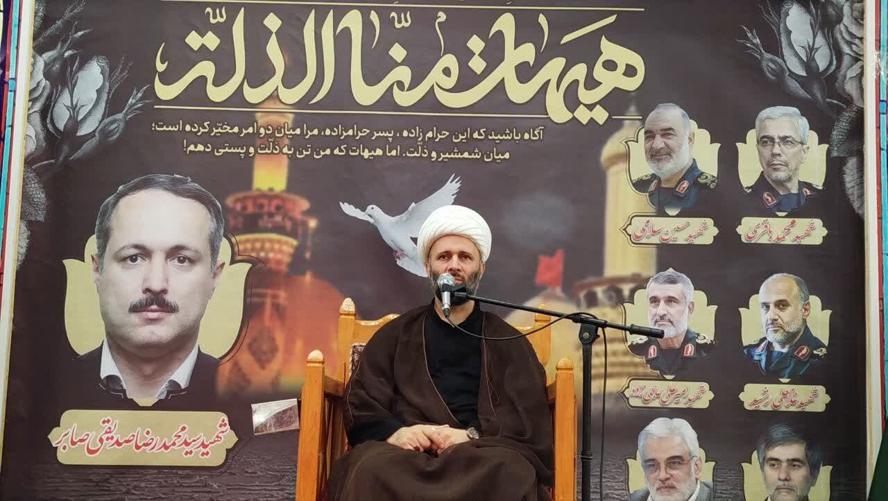امام جمعه موقت آستانه اشرفیه: عاشورا چراغ هدایت همه آزادگان جهان است