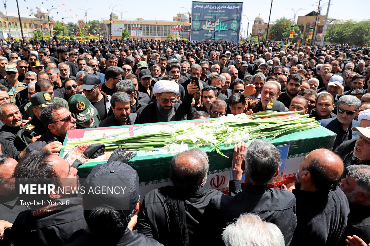 پیکر شهید «امیرحسین نصیری» در فریدونکنار تشییع شد پیکر شهید «امیرحسین نصیری» در فریدونکنار تشییع شد