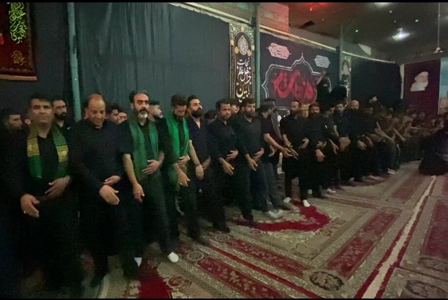 عزاداران کوهبنانی در شام غریبان جوش زنی کردند عزاداران کوهبنانی در شام غریبان جوش زنی کردند