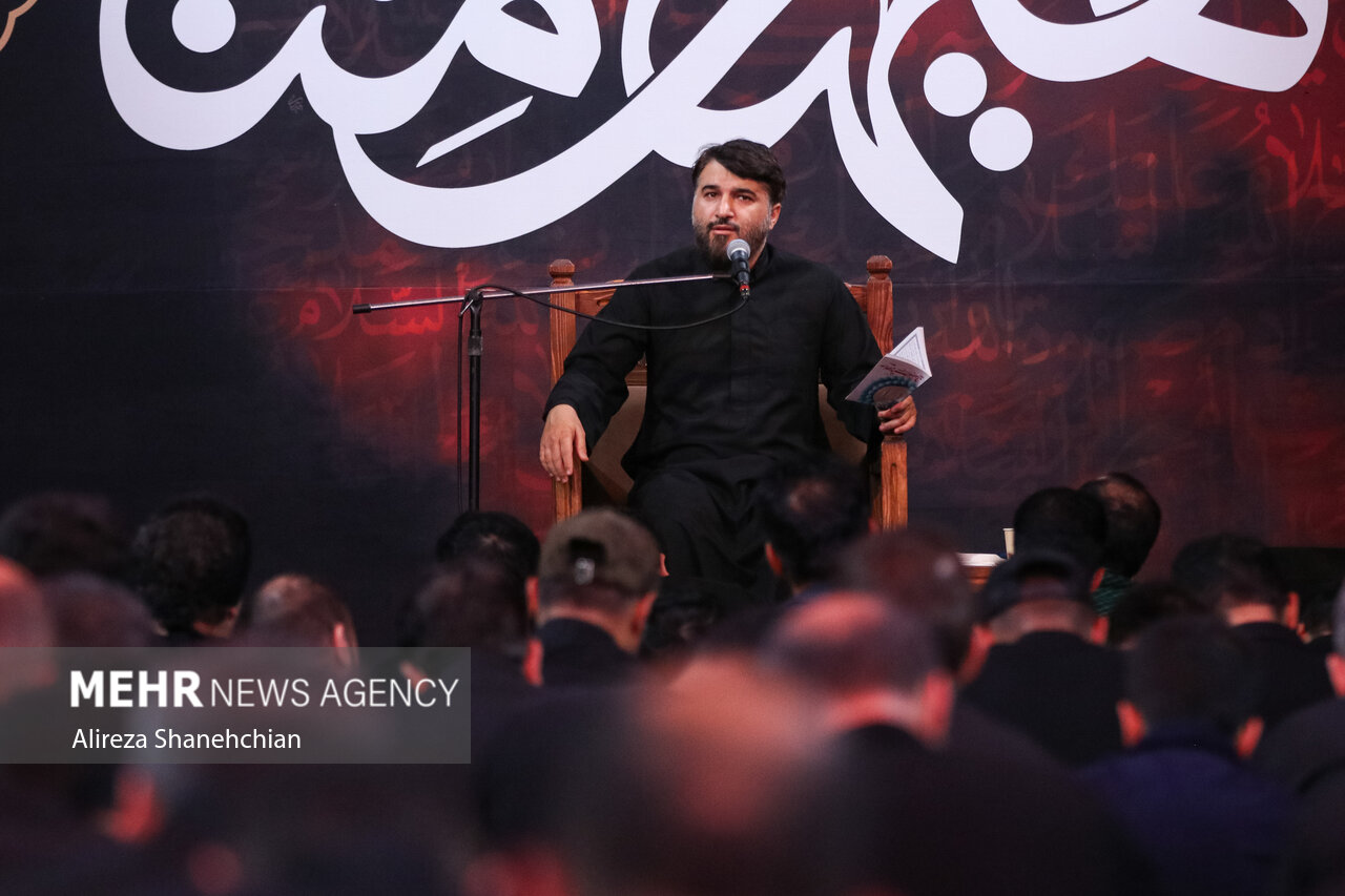 شعار «لبیک یا خامنه ای» سیل عاشقان ولایت در رشت شعار «لبیک یا خامنه ای» سیل عاشقان ولایت در رشت