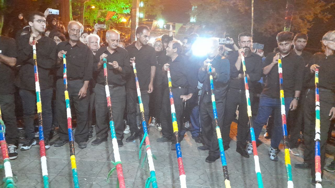 مراسم کرنا نوازی در بقعه امیربنده کلاچای مراسم کرنا نوازی در بقعه امیربنده کلاچای