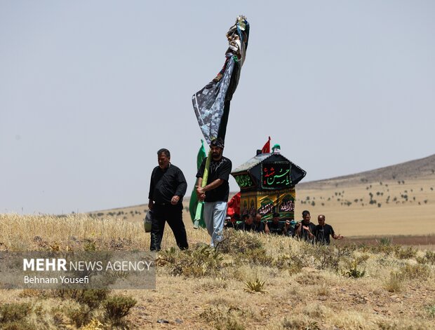 آیین سنتی نخل‌گردانی در روستای ساکی