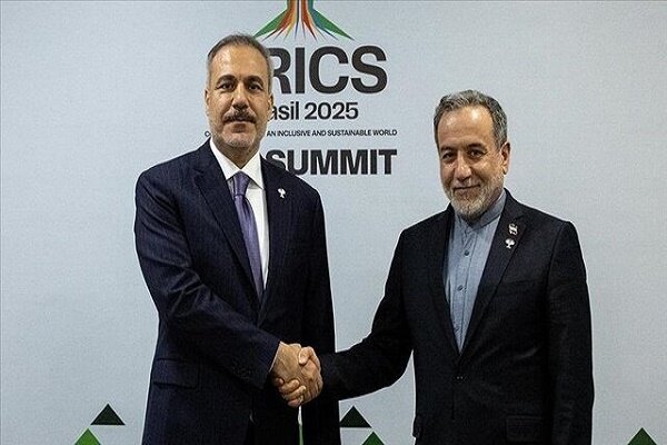Bakan Erakçi BRICS Zirvesi'nde Türk mevkidaşı Fidan ile görüştü