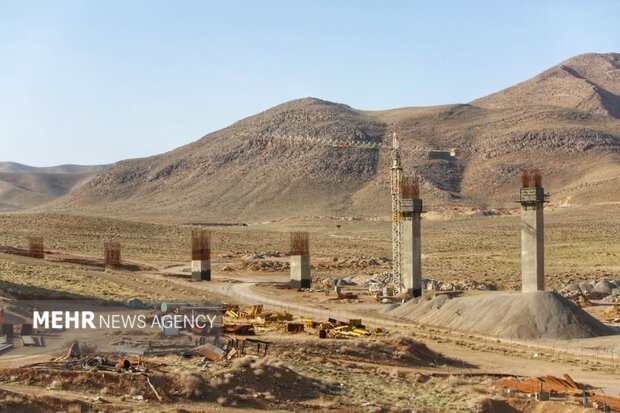 آغاز عملیات ریل‌گذاری راه‌آهن مبارکه–شهرکرد با حضور وزیر راه و شهرسازی