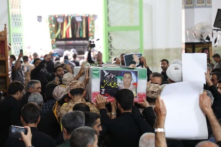 پیکر سرباز شهید امیرعلی کاربخش در راور تشییع شد پیکر سرباز شهید امیرعلی کاربخش در راور تشییع شد