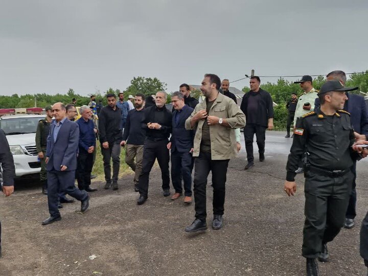 حضور رئیسجمهور در مراسم ترحیم ابوالشهید حاج حافظ کوچکینژاد