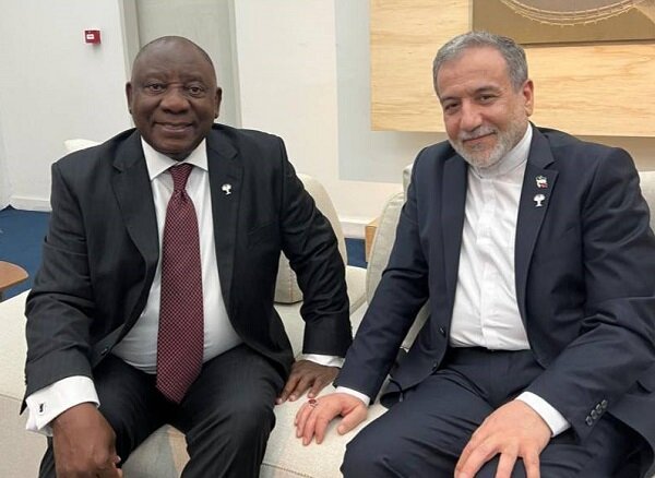 Erakçi, BRICS Zirvesi’nde Güney Afrika Cumhurbaşkanı ile görüştü
