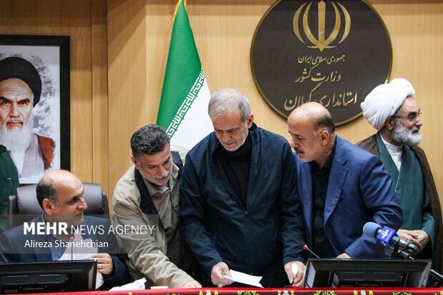 نشست رئیس جمهور در شورای اداری استان گیلان